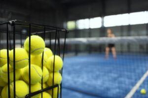 Bolas de tênis profissional vs beach tennis: Conheça as diferenças